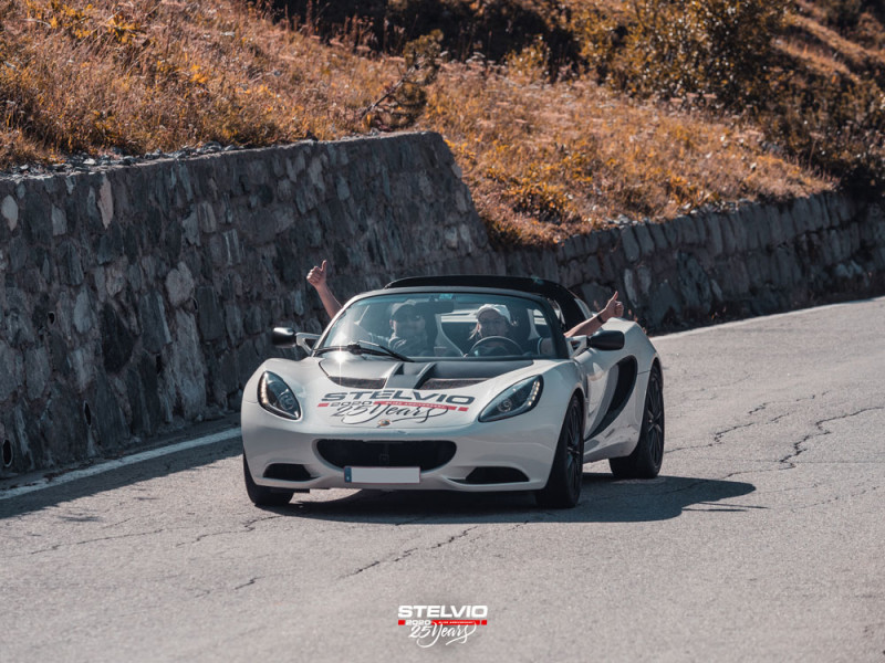 Stelvio-2020-Lotus-Elise-meeting auto class magazine 14