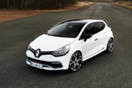 Più Carattere Per La Clio RS: Ecco la 220 Trophy