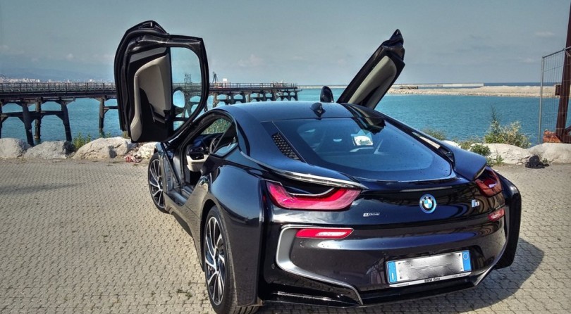 6 Aspetti Per Amare e Odiare La BMW i8