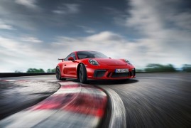 New Porsche 911 GT3: 9.000rpm, Faster, More Powerful and With a Manual Gearbox. Life Is Good.