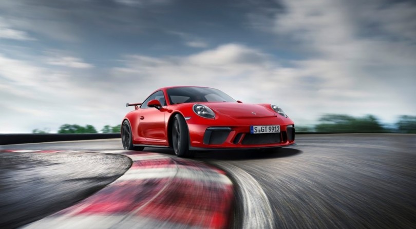 New Porsche 911 GT3: 9.000rpm, Faster, More Powerful and With a Manual Gearbox. Life Is Good.