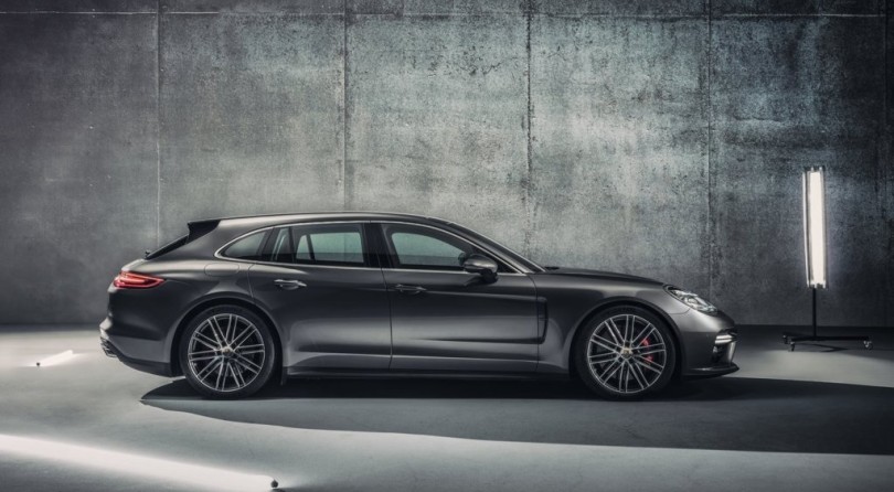 Porsche Panamera Sport Turismo: Jump In The Dark