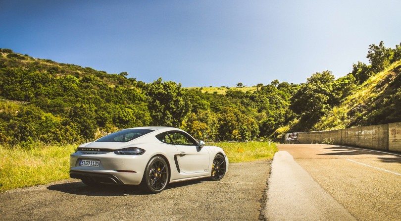 Attaccando Le Strade Della Sardegna Con Le Nuove Porsche 718 Cayman GTS e 718 Boxster GTS