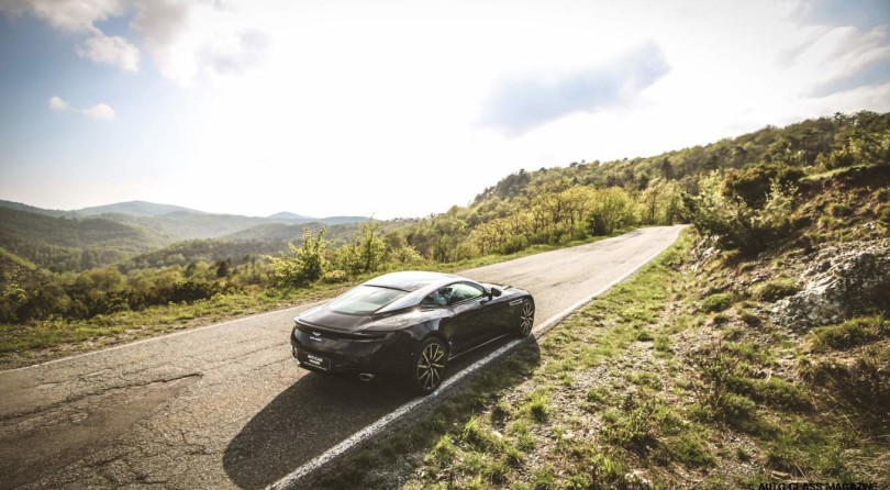 Aston Martin DB11 V8: La Voce Dell’Anima