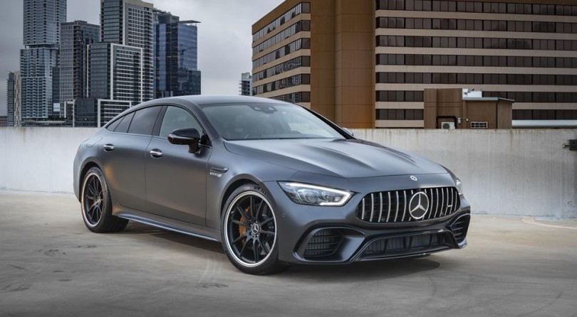 Mercedes AMG GT Coupé 4 Porte: Il Salotto Borbottante di Capristo