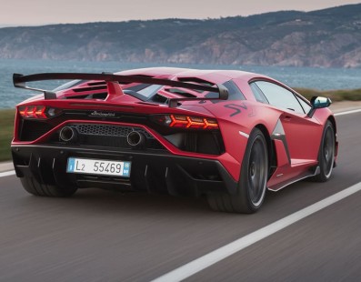 Lamborghini Aventador SVJ: Che Sound Esagerato con Scarico Capristo!