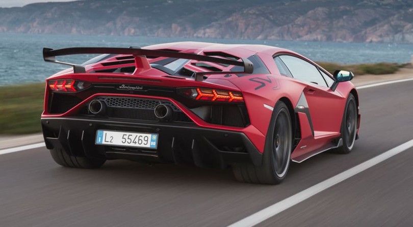 Lamborghini Aventador SVJ: Che Sound Esagerato con Scarico Capristo!