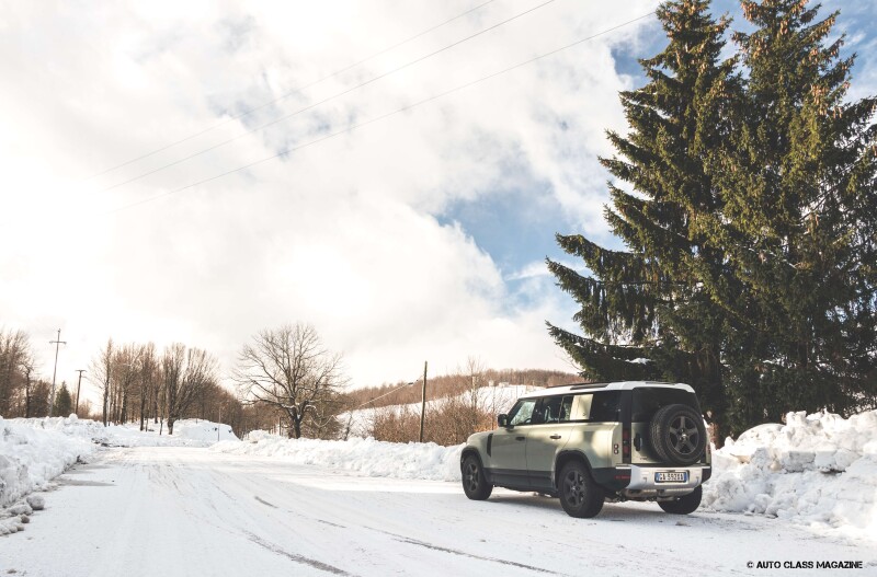 Land Rover Defender Auto Class Magazine _014