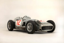 Mercedes W196 R: La Leggenda delle Frecce d’Argento