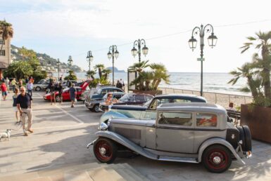 Eleganza sul Muretto – La Riviera Torna a Celebrare la Storia dell’Automobile